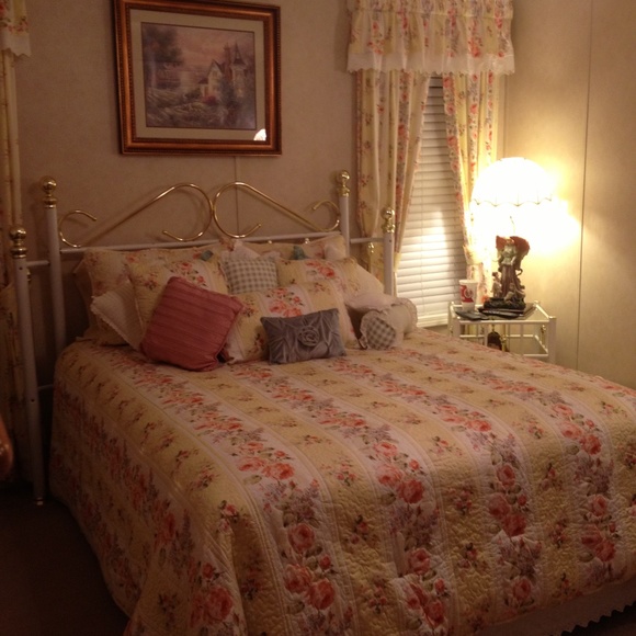 King Croscill Yellow Comforter Set - Picture 1 of 5